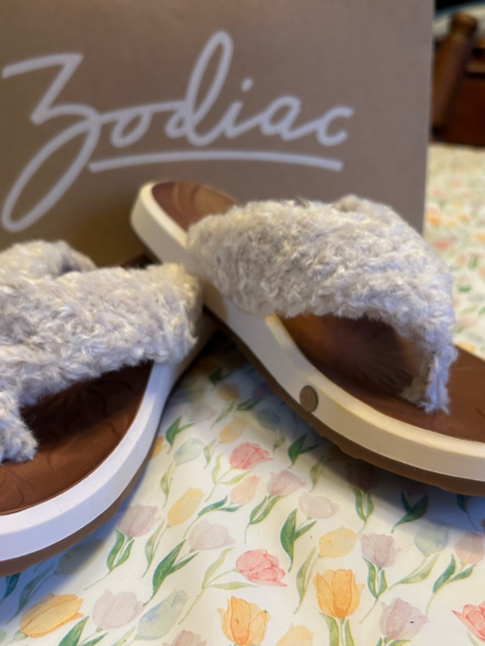 Zodiac - Sunny Fuzzy Flops